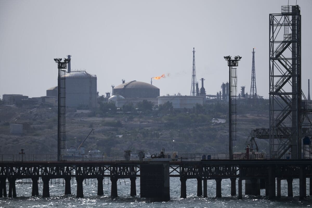 Oil Market Set for Tumultuous Week as Kharg Attack Raises Stakes - Bloomberg.com