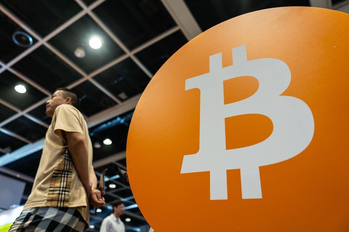 Bitcoin-Led Crypto Rout Erases Nearly Half a Trillion in a Week - Bloomberg.com