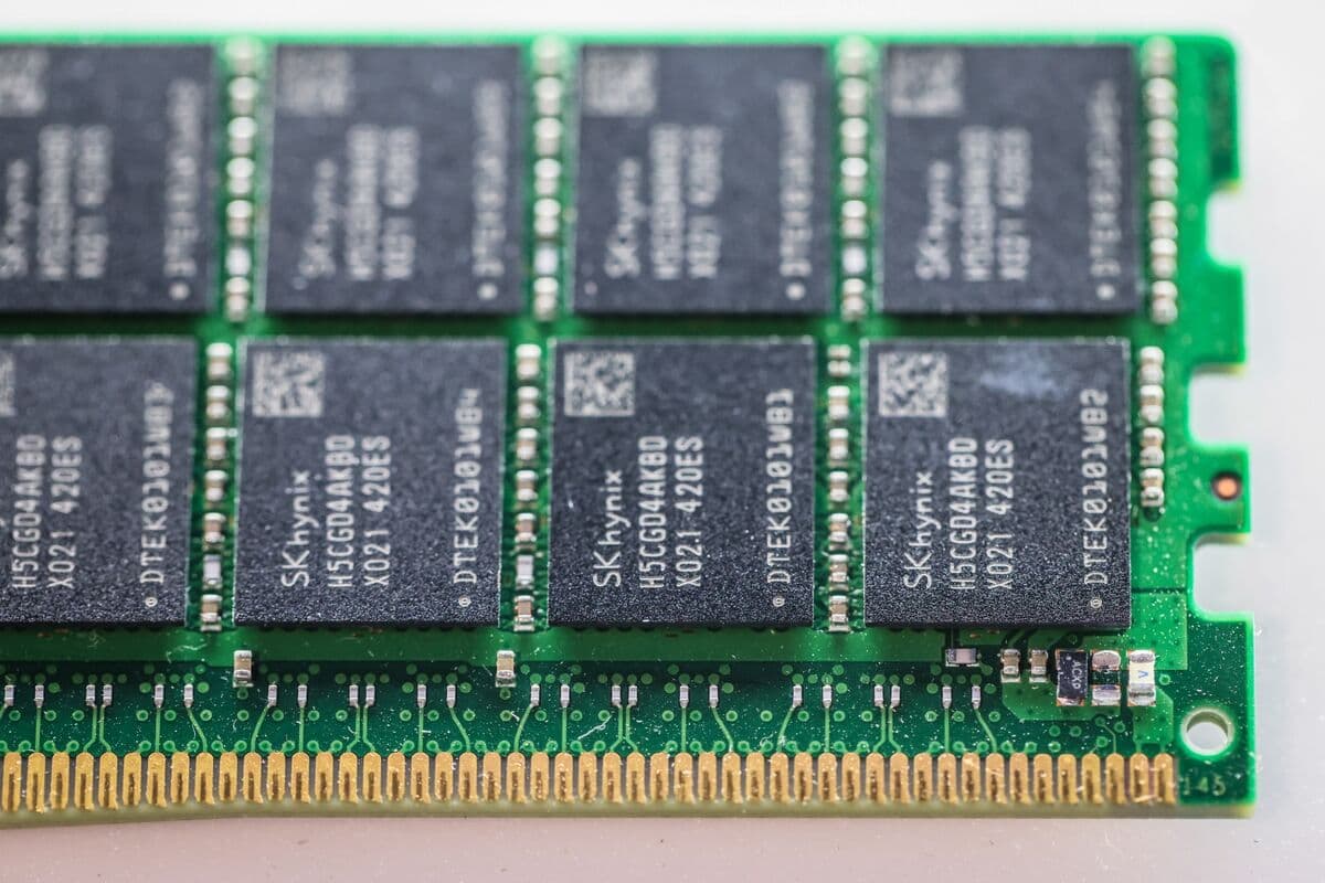Memory Chip Frenzy Sends SK Hynix, Micron Into $1 Trillion Club - Bloomberg.com