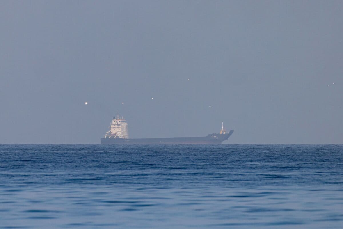 Iran Charges Some Ships Hormuz Transit Fees for Safe Passage - Bloomberg.com