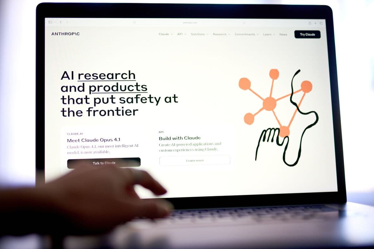 Anthropic’s Move Into Legal Is Sinking Data Services Stocks - Bloomberg.com