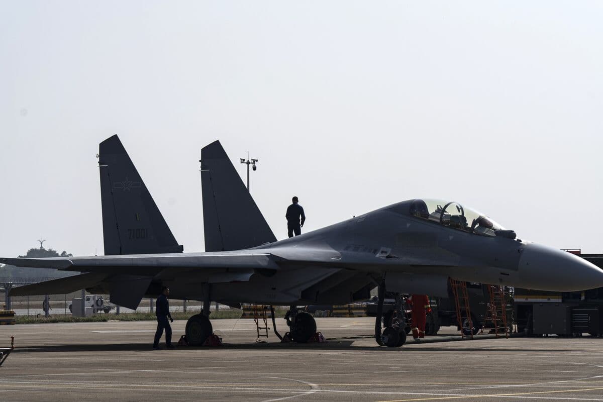 China Fighter Jet Locked Radar on Japanese Aircraft, Japan Says - Bloomberg.com