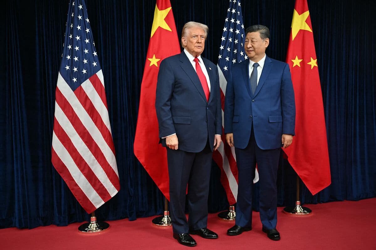 Xi Holds Phone Call With Trump, Xinhua Reports - Bloomberg.com