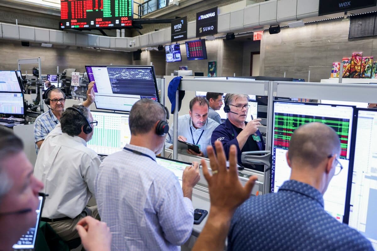 US Stock Futures Drop After Tech Selloff, Oil Up: Markets Wrap - Bloomberg.com