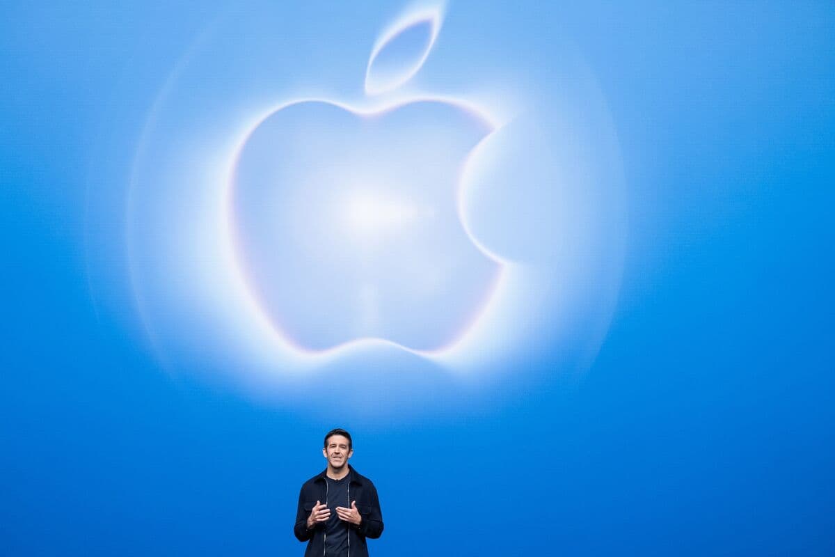 Apple’s ‘Personal Hub’ AI Strategy Hints at Upcoming Home Device - Bloomberg.com