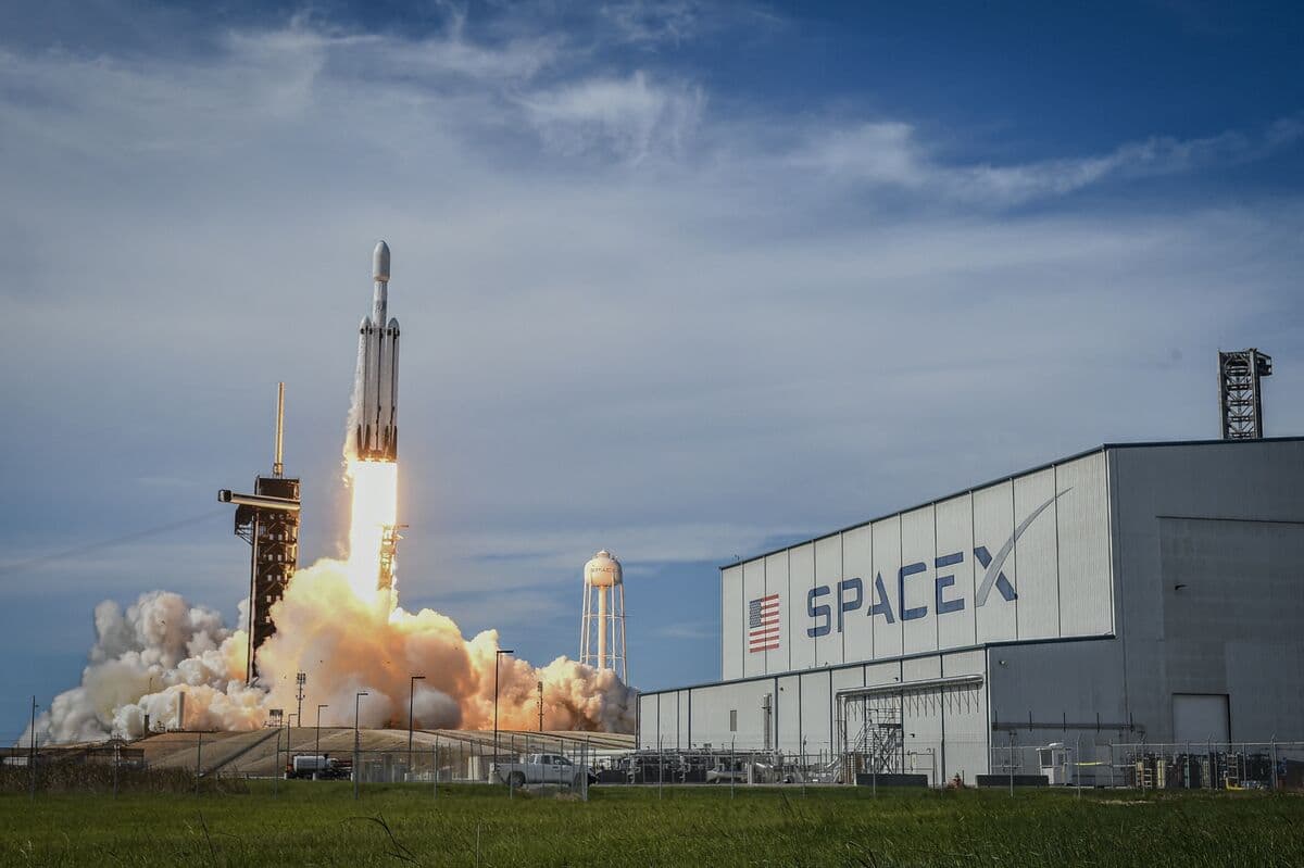 SpaceX Lowers IPO Valuation Target to at Least $1.8 Trillion - Bloomberg.com
