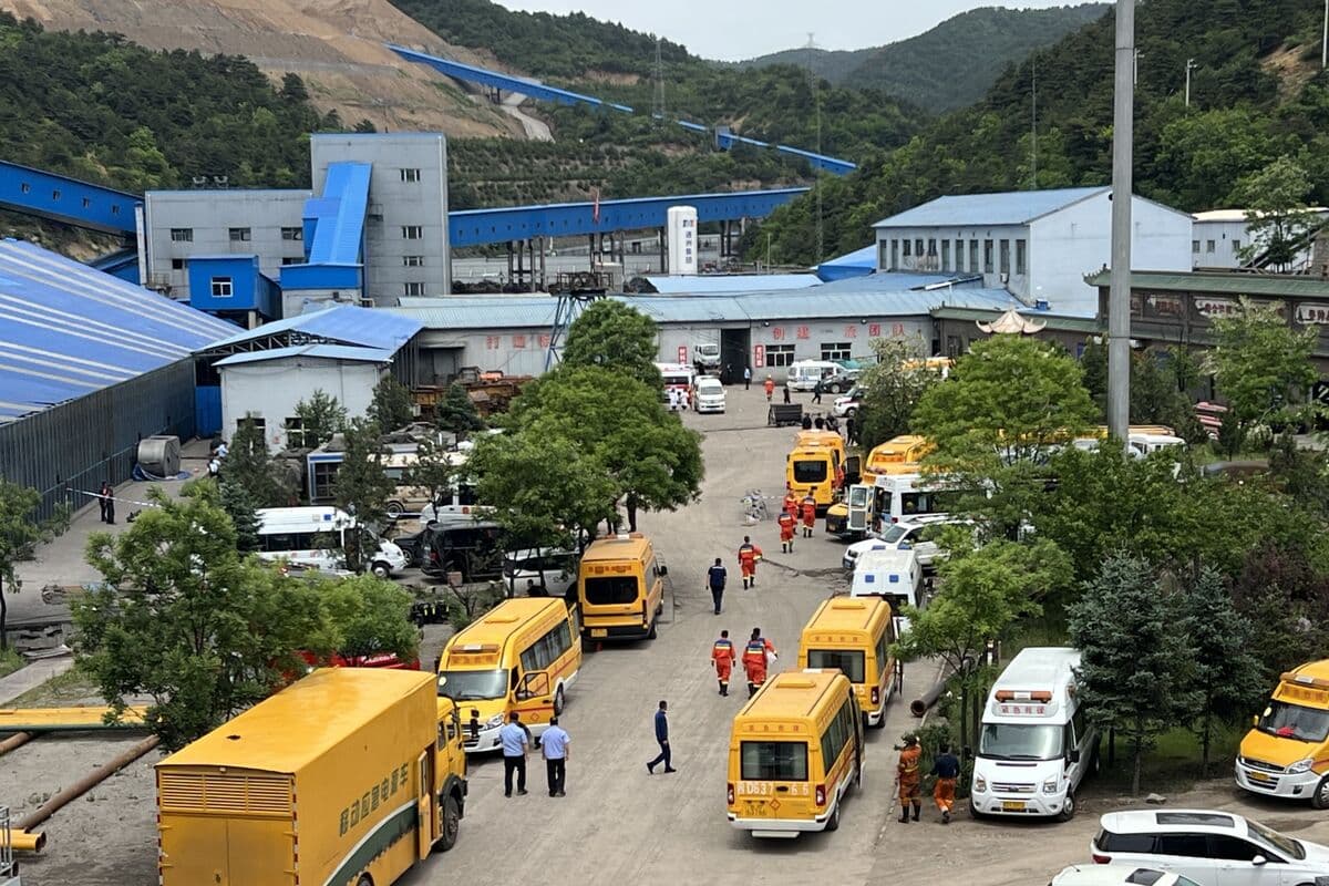 China Coal Mine Explosion Kills 90 in Deadliest Blast Since 2009 - Bloomberg.com