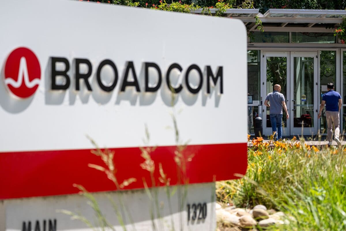 Broadcom Shares Slide After Investors Seek Bigger AI Payoff - Bloomberg.com