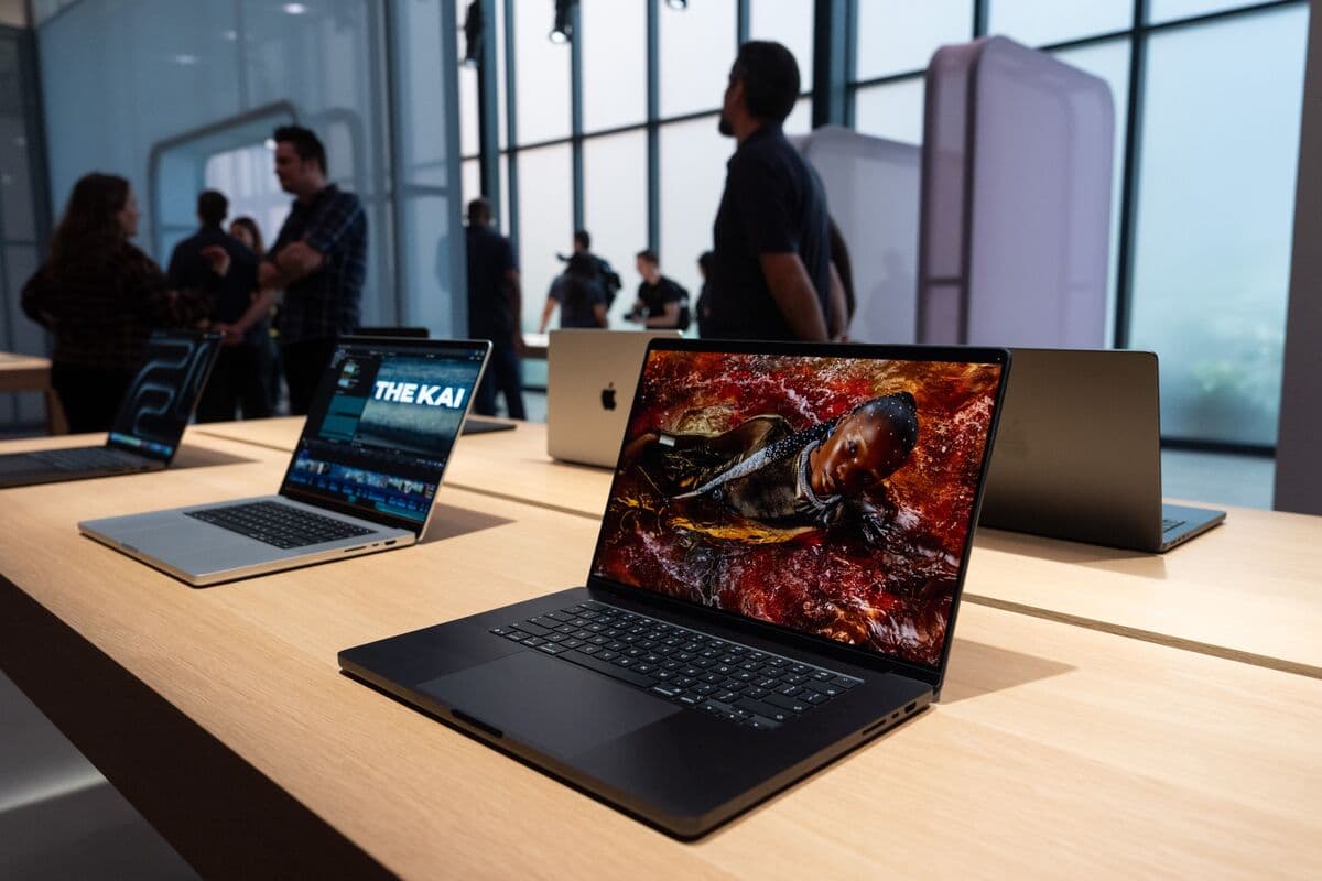 Apple’s M6, M7 and M8 Chips Show How AI Is Reshaping the Company - Bloomberg.com