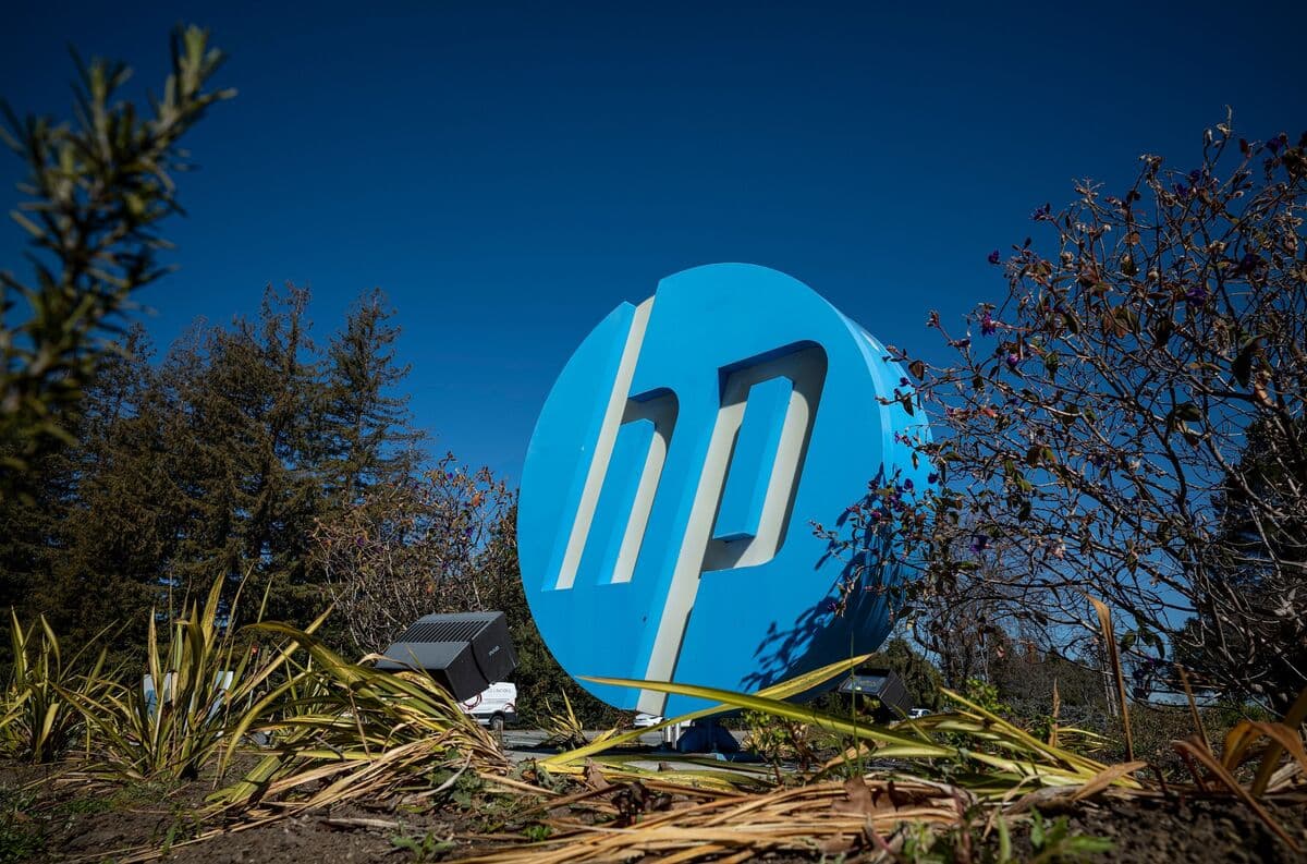 HP Announces Job Cuts as Profit Outlook Falls Short of Estimates - Bloomberg.com