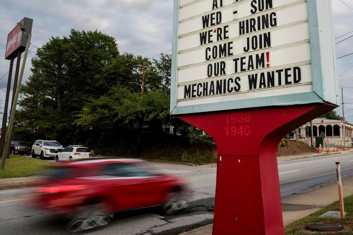 US Job Openings Climbed in October to a Five-Month High - Bloomberg.com