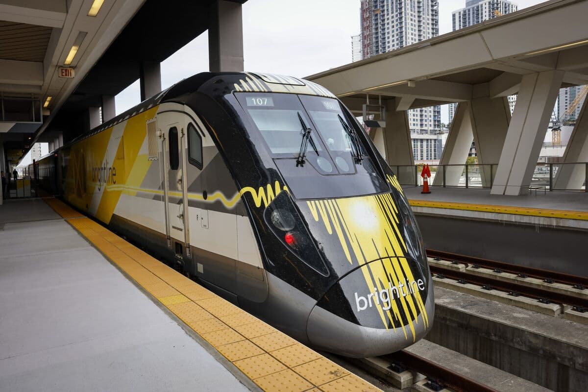 Florida’s Private Railroad Brightline Files for Bankruptcy - Bloomberg.com