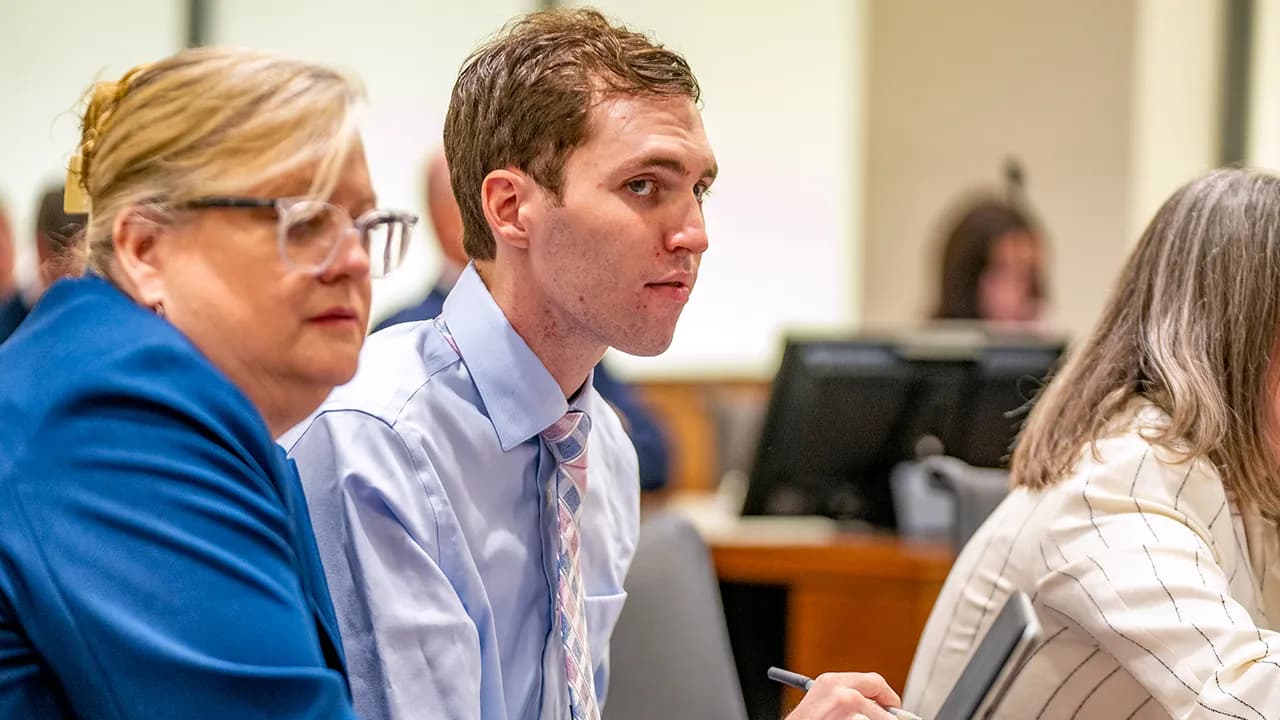 Tyler Robinson case: Alleged murder weapon, notes to lover may surface on day 2, fmr prosecutor says - Fox News