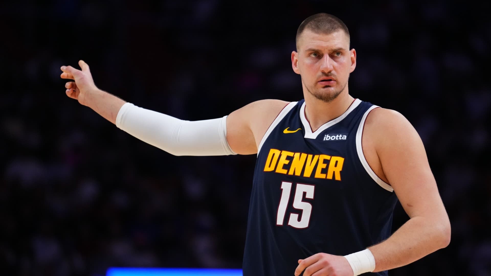Nikola Jokić exits Monday game with left knee injury - NBA