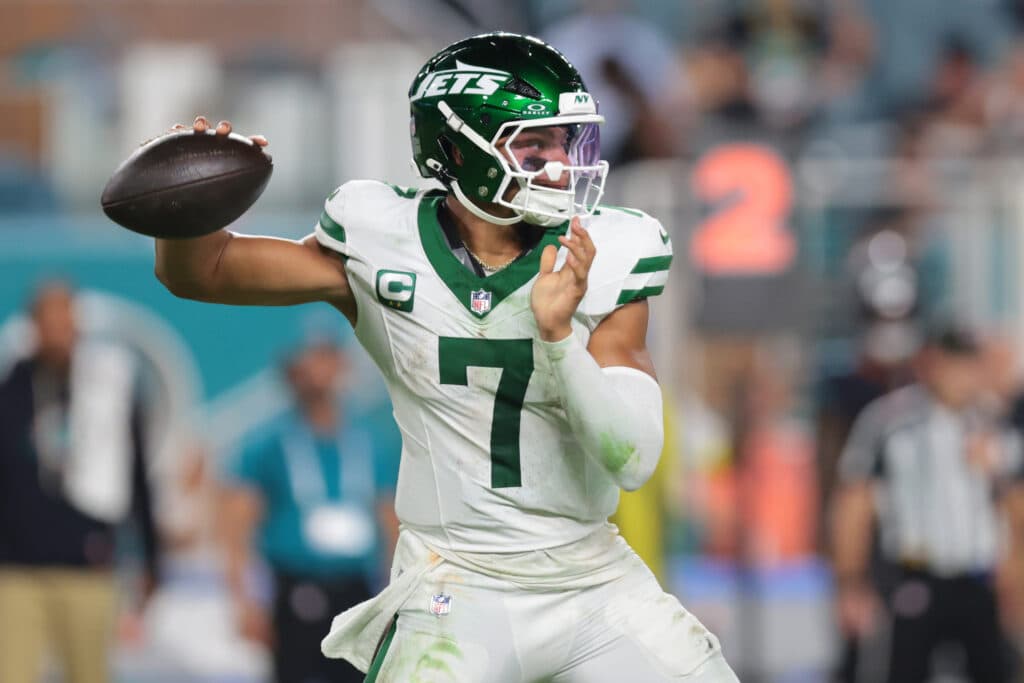 Jets To Trade QB Justin Fields To Chiefs - NFL Rumors - ProFootballRumors.com