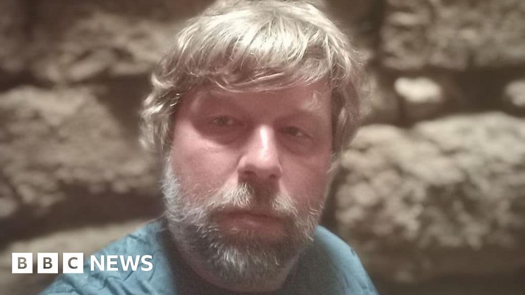Should a top Russian archaeologist face trial for digging in occupied Crimea? - BBC