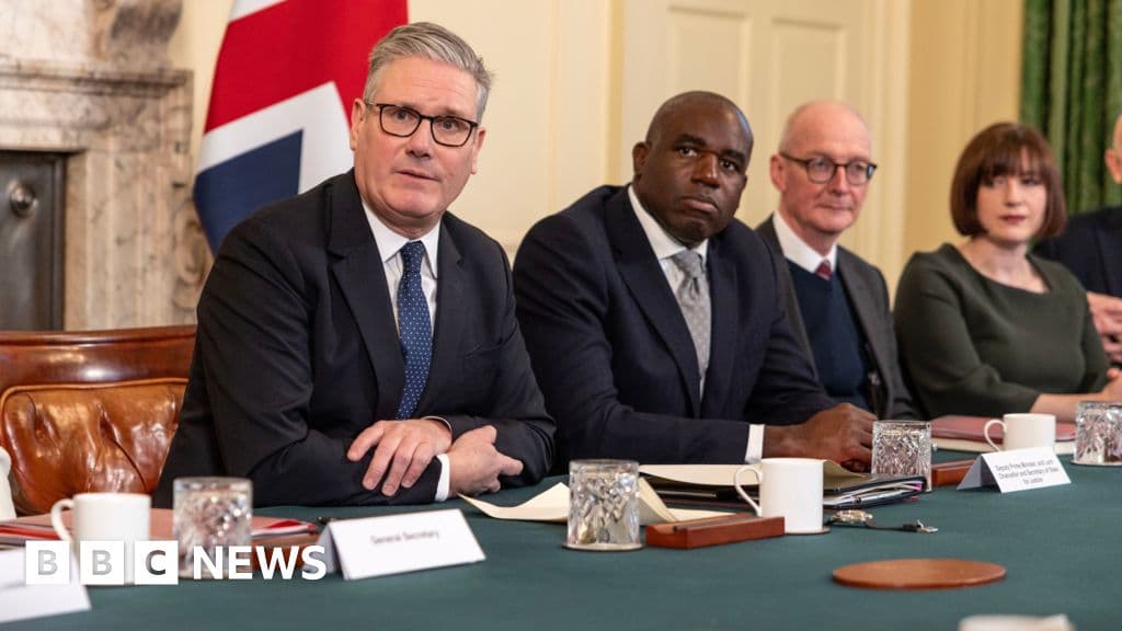 Target 'divisive' Reform in 2026, Keir Starmer tells ministers - BBC