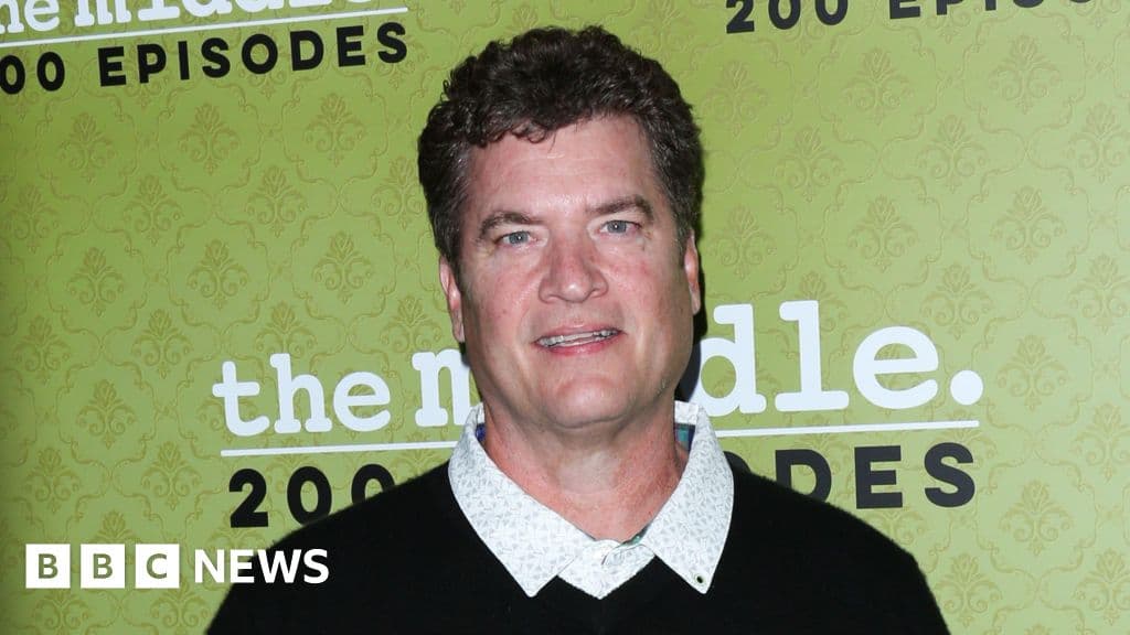 Pat Finn, US actor in TV shows Friends and The Middle, dies at 60 - BBC