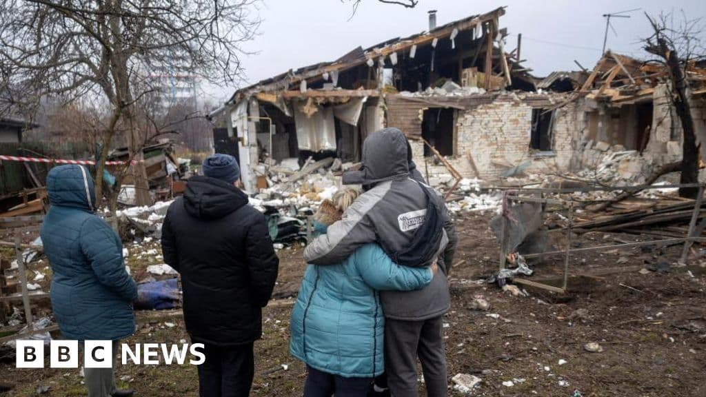 Russia bombards Ukraine as US says progress made in talks with Kyiv - BBC