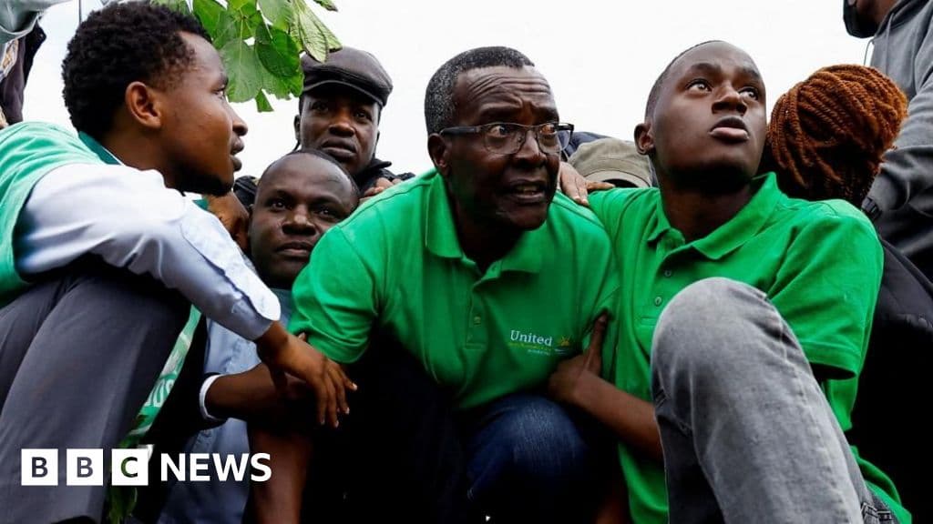 David Maraga: Kenya's ex-chief justice arrested at protest against building on national park - BBC