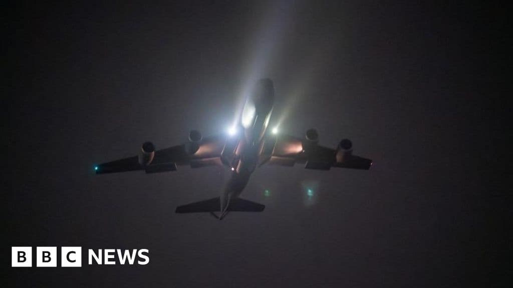 US carries out 'massive' strike against IS in Syria - BBC