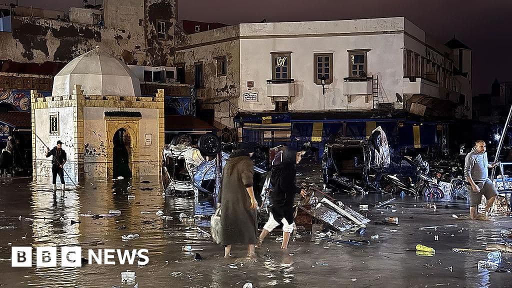 Morocco floods: Dozens killed in port city of Safi after heavy rains - BBC