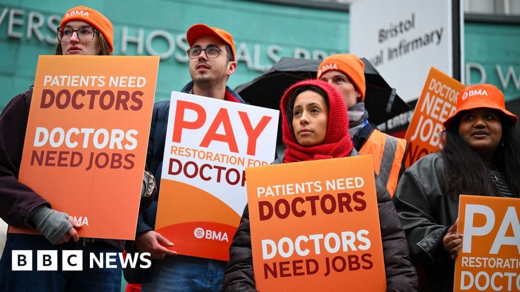 Starmer calls doctors' strike 'dangerous' as five-day walkout begins - BBC