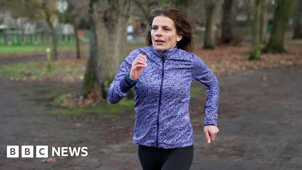 Apple Watch, Samsung Galaxy Watch: Am I addicted to my smartwatch? - BBC