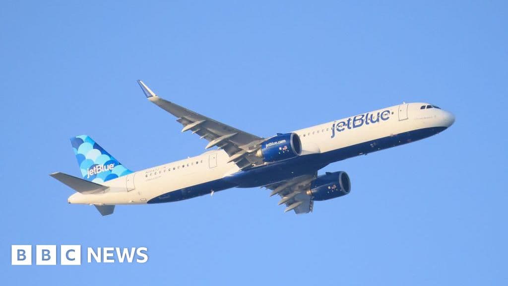 ‘It’s outrageous’ - JetBlue pilot decries near collision with US military aircraft - BBC