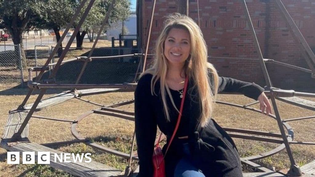 Americans brace to start New Year without healthcare - BBC