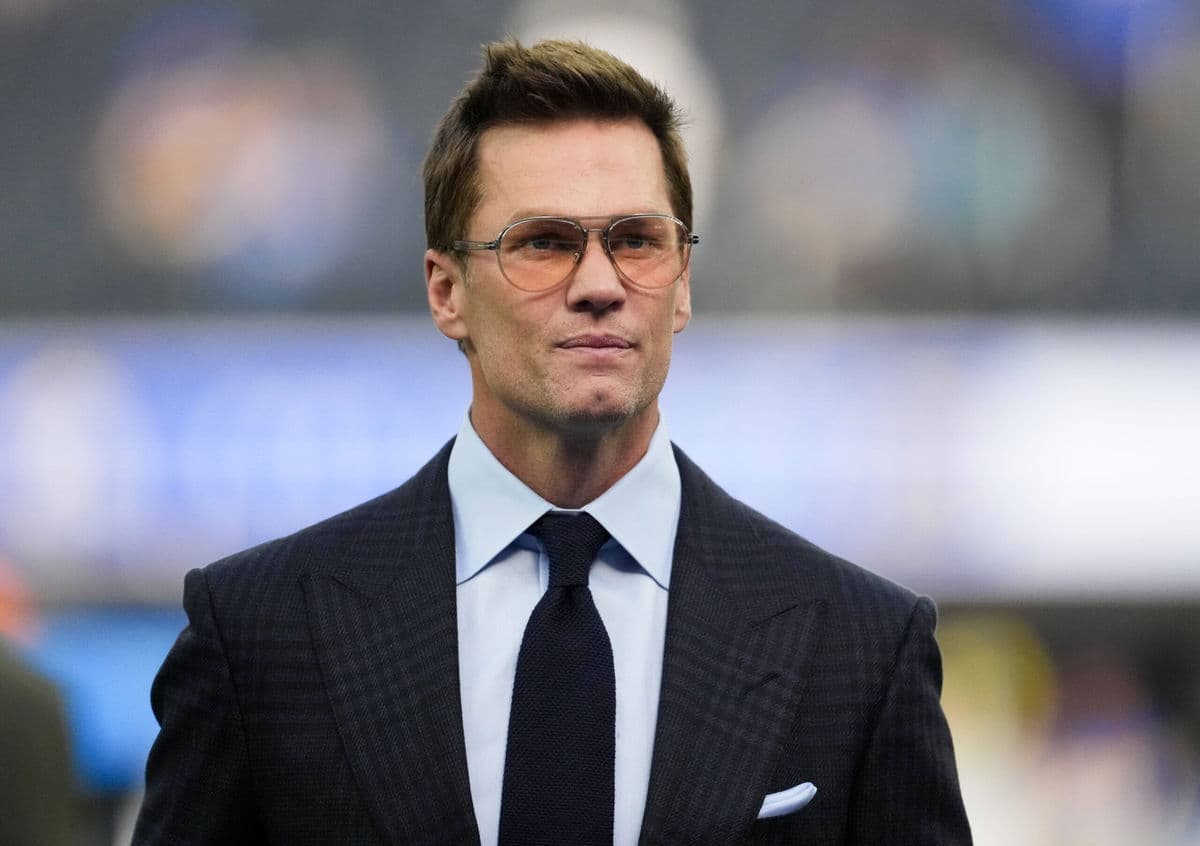 Tom Brady’ Gucci Modeling Debut Leaves Fans Wondering What to Make of It - Yahoo