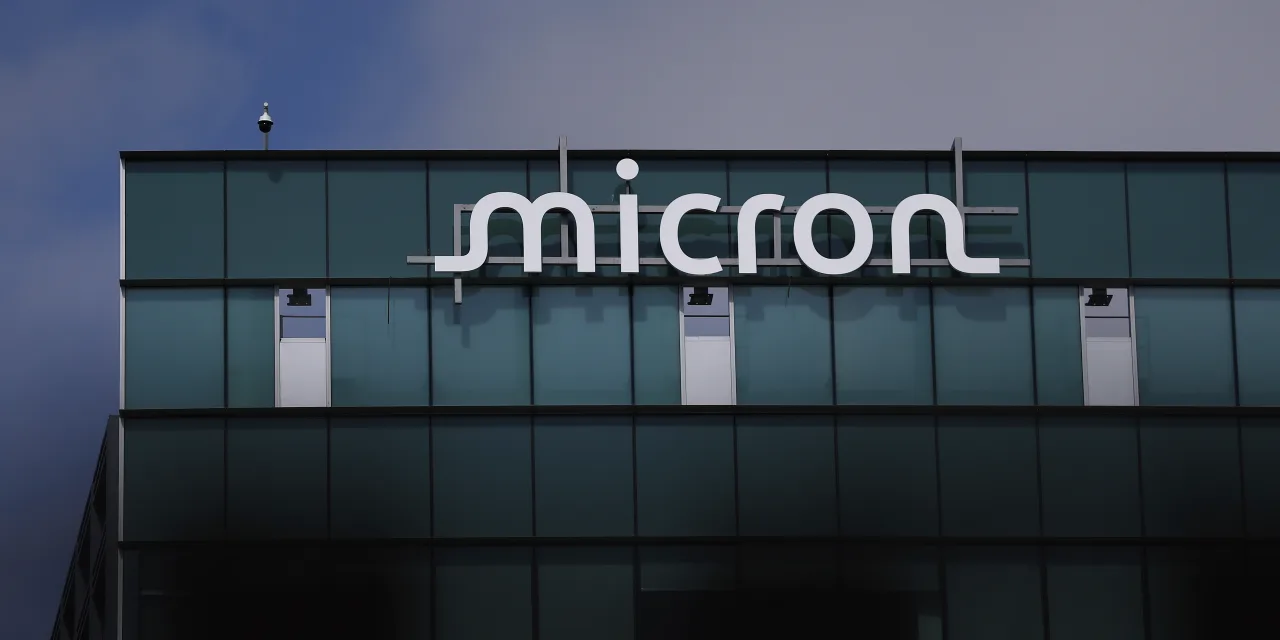 Micron Reports Another Dazzling Earnings Quarter. The Stock Isn’t Moving. - Barron's