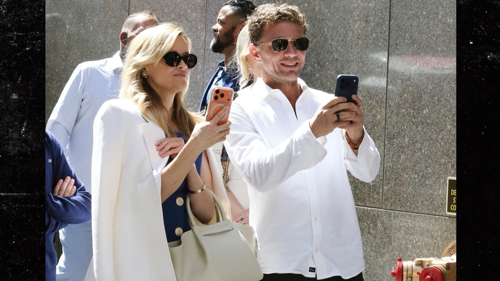 Reese Witherspoon Reunites With Ex-Hubby Ryan Phillippe for Son's Graduation - TMZ