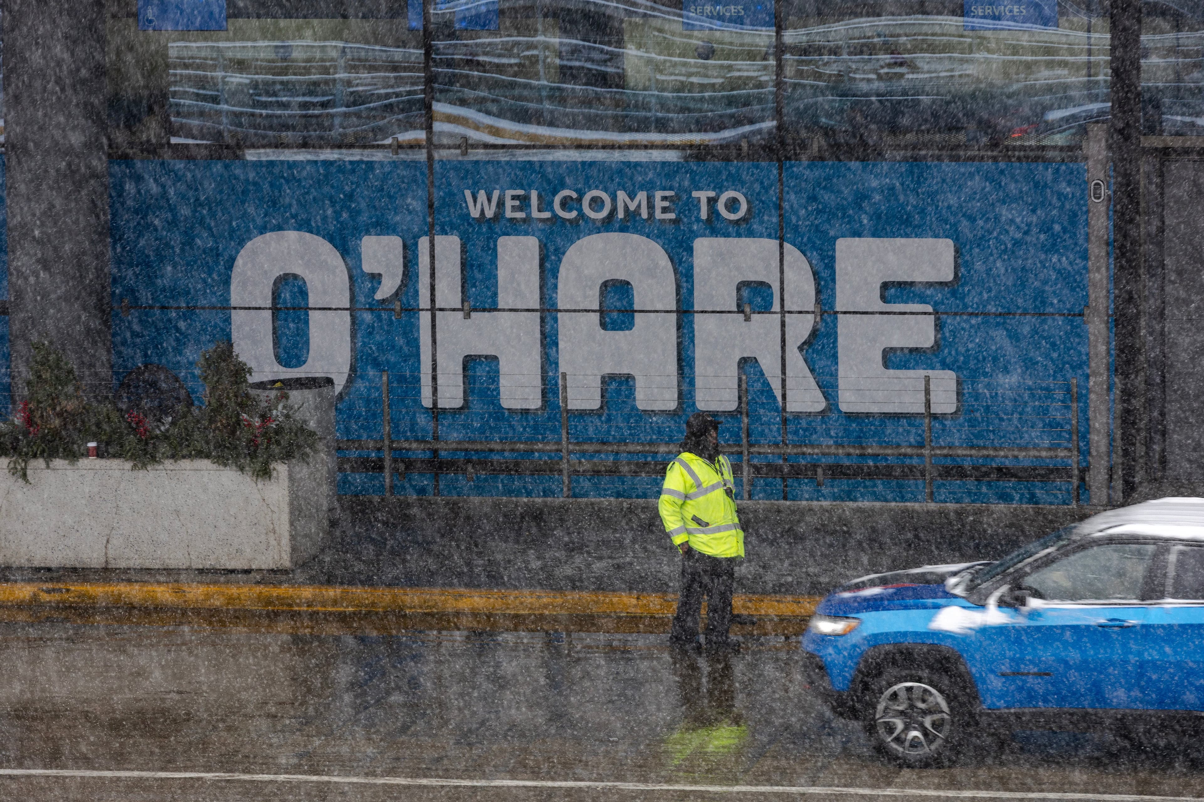 Airlines cancel 2,500 flights, roll out waivers, as storm disrupts Thanksgiving return - The Points Guy