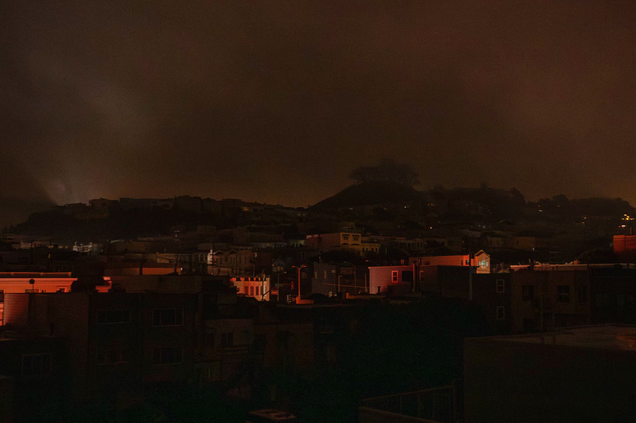 Thousands in San Francisco still without power as PG&E outage drags on - SFGATE