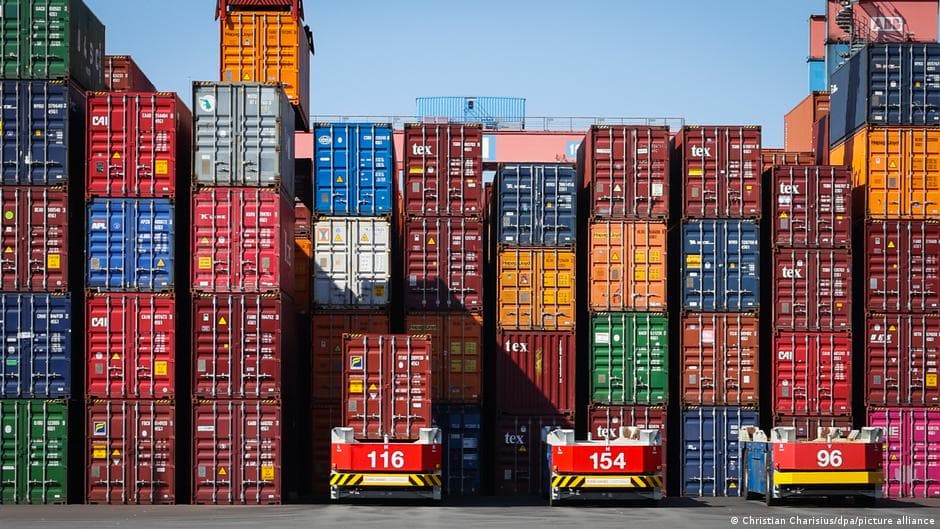 EU delays signing Mercosur free trade deal, again - DW