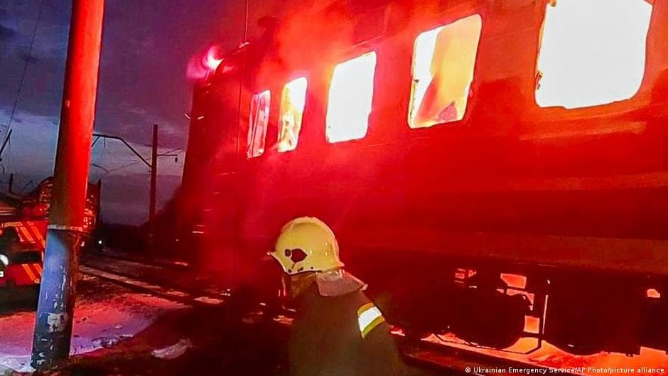 Ukraine updates: Russia steps up attacks on transport routes - dw.com