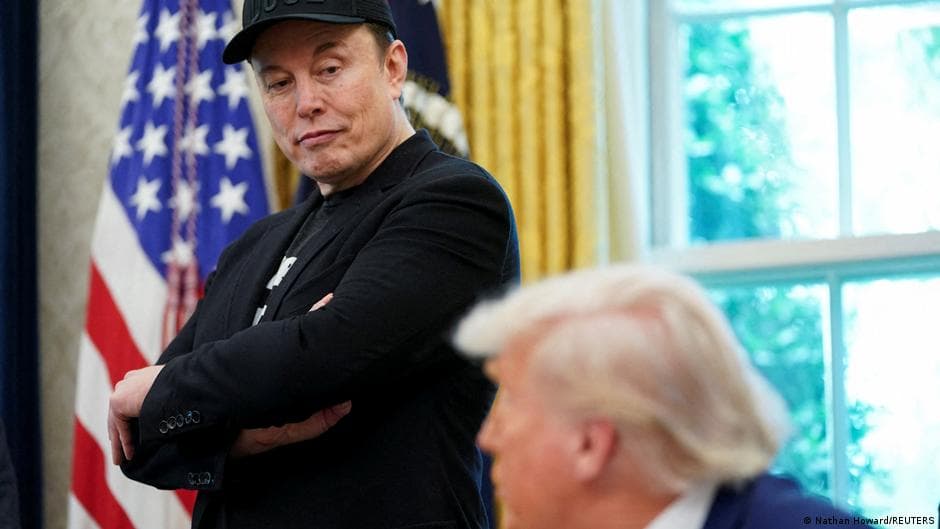 Elon Musk ordered a slowdown of Starlink in Ukraine — report - DW.com