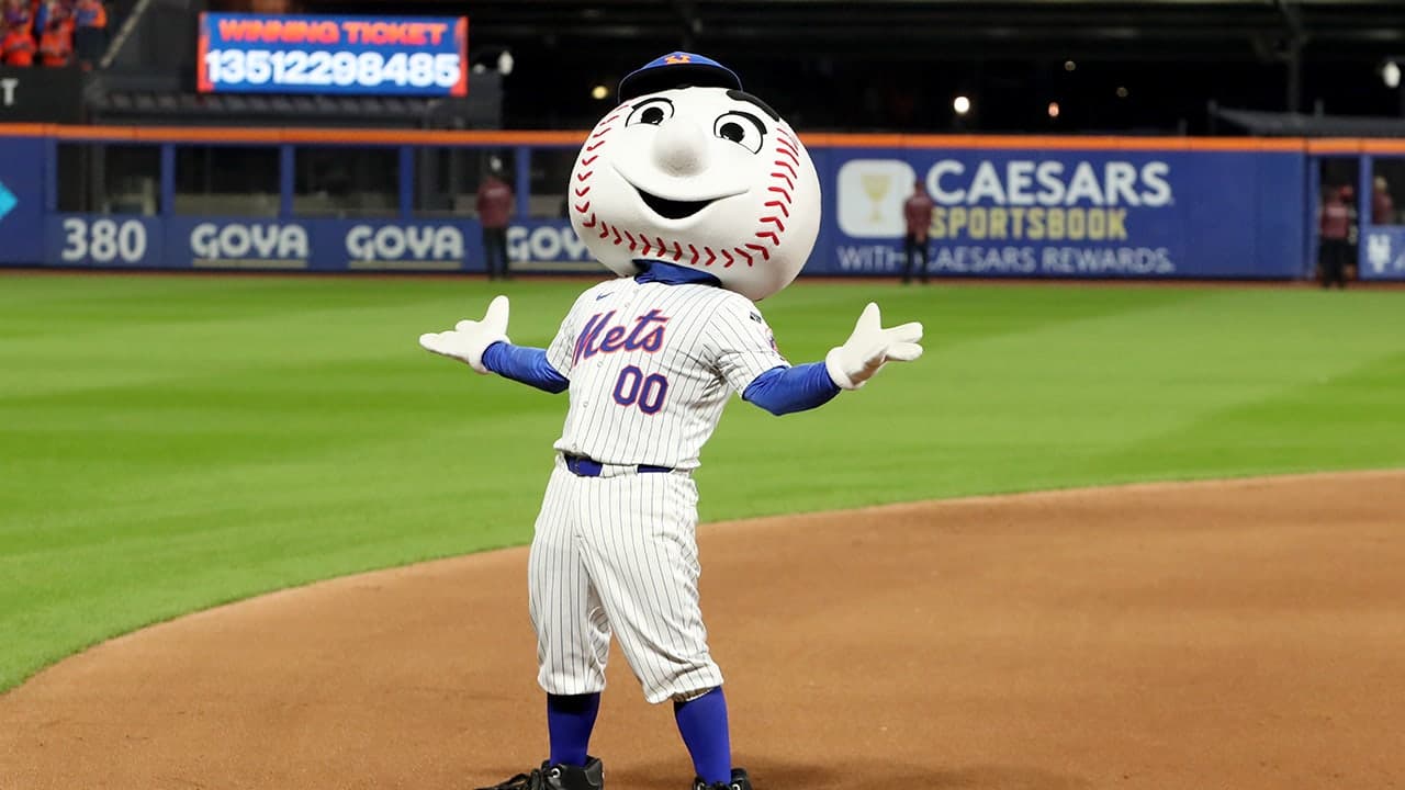 Mets reporter dissects team's miserable season while Pride Night Mr. Met dances behind him - Fox News