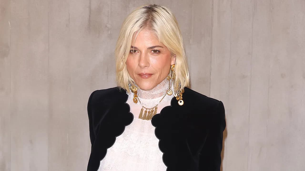 Selma Blair arrested after in-flight incident - Fox News