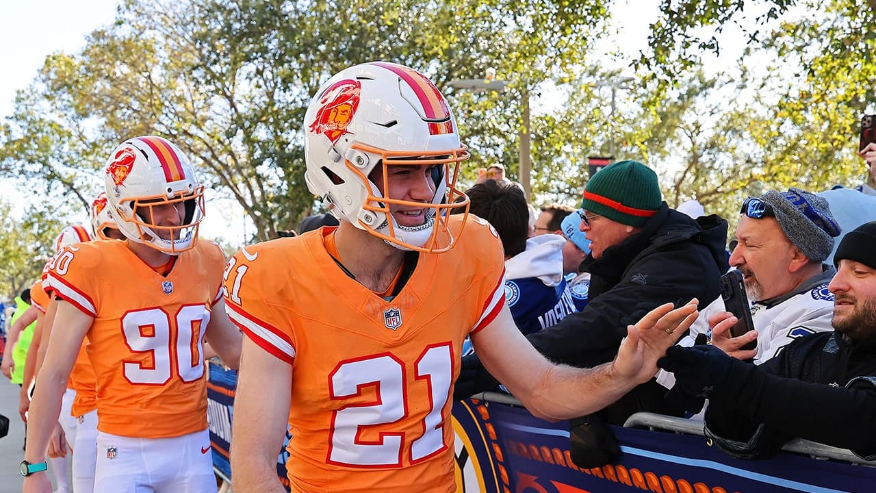 Lightning players wear full-padded Bucs uniforms, get Baker Mayfield escort before Stadium Series in Tampa - Fox News