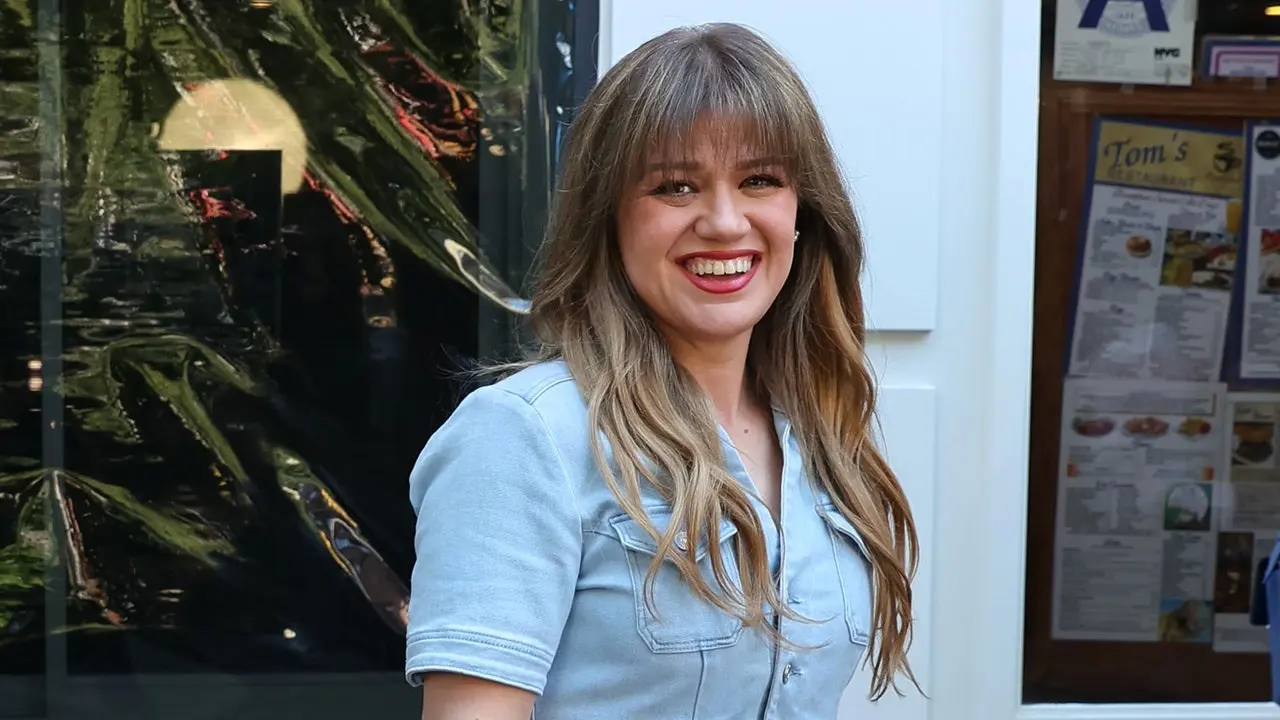 Kelly Clarkson risks looking like 'rich and famous prima donna' in $15K bird fight, expert says - Fox News