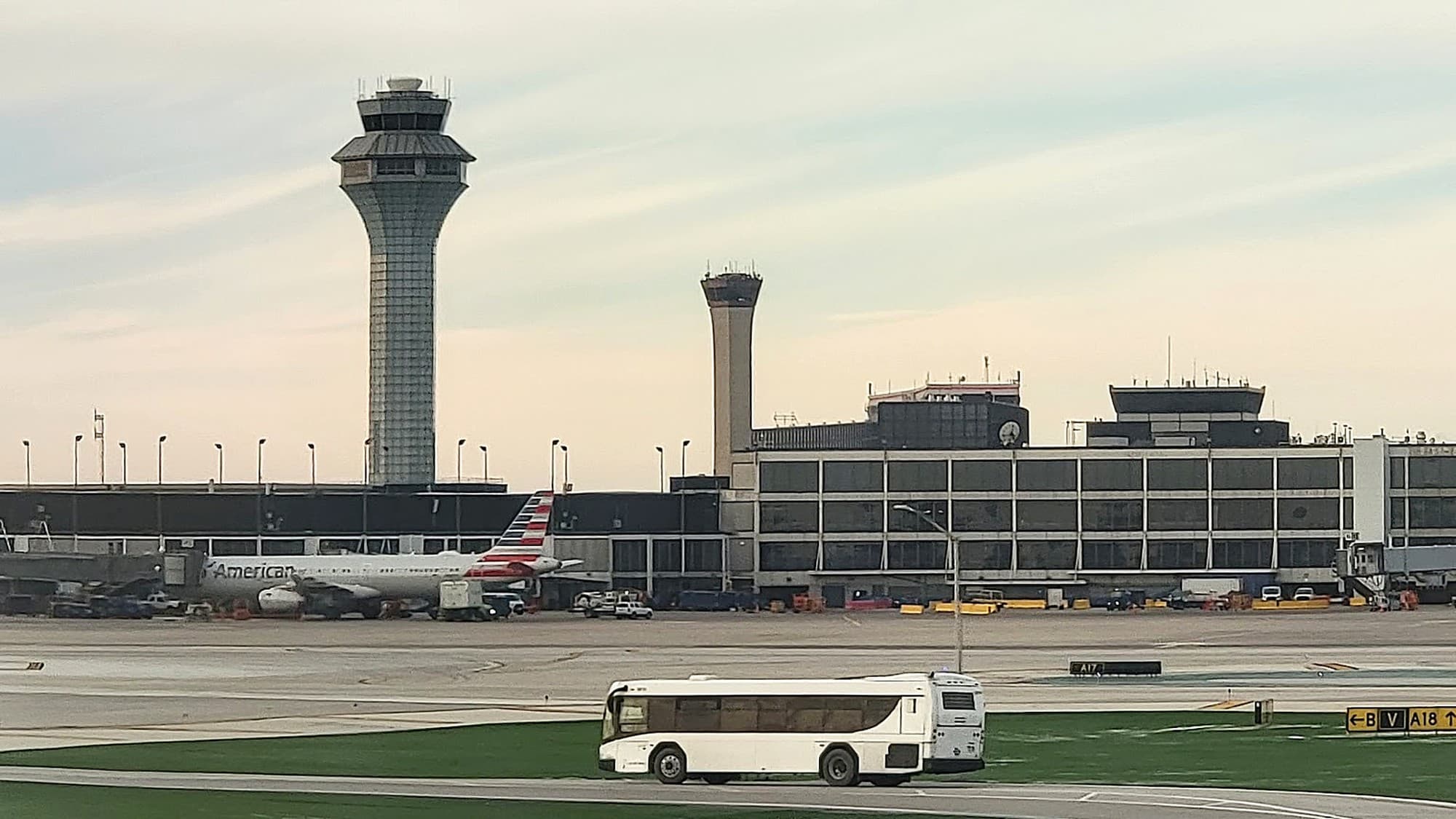 FAA Will Order Significant Flight Cuts At Chicago O'Hare—American vs. United Battle Hits Breaking Point - View from the Wing