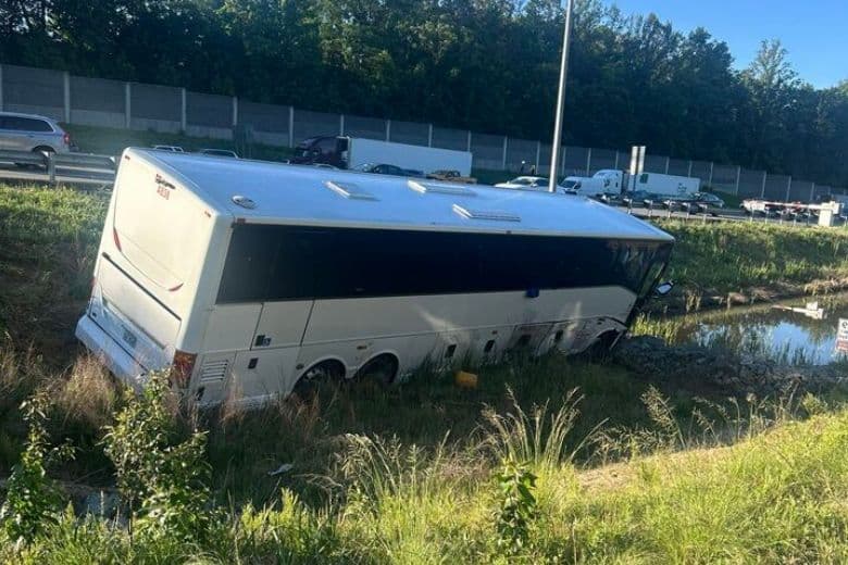 Bus driver in Stafford Co. crash indicted on charges tied to all 5 deaths - WTOP