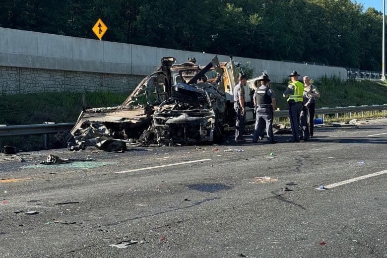 2 kids, 3 adults killed and dozens injured after bus crashes on I-95 southbound in Stafford Co. - WTOP