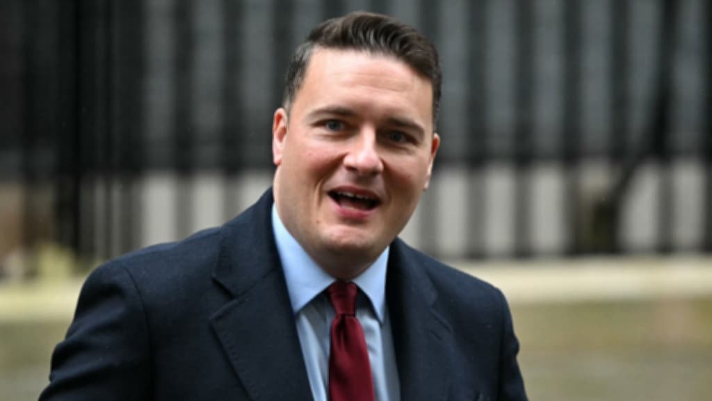 Wes Streeting privately said Israel committing war crimes, backed sanctions on 'rogue state' - middleeasteye.net