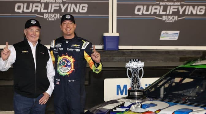 Kyle Busch wins pole for Daytona 500; Briscoe on front row for second straight year - NASCAR.com