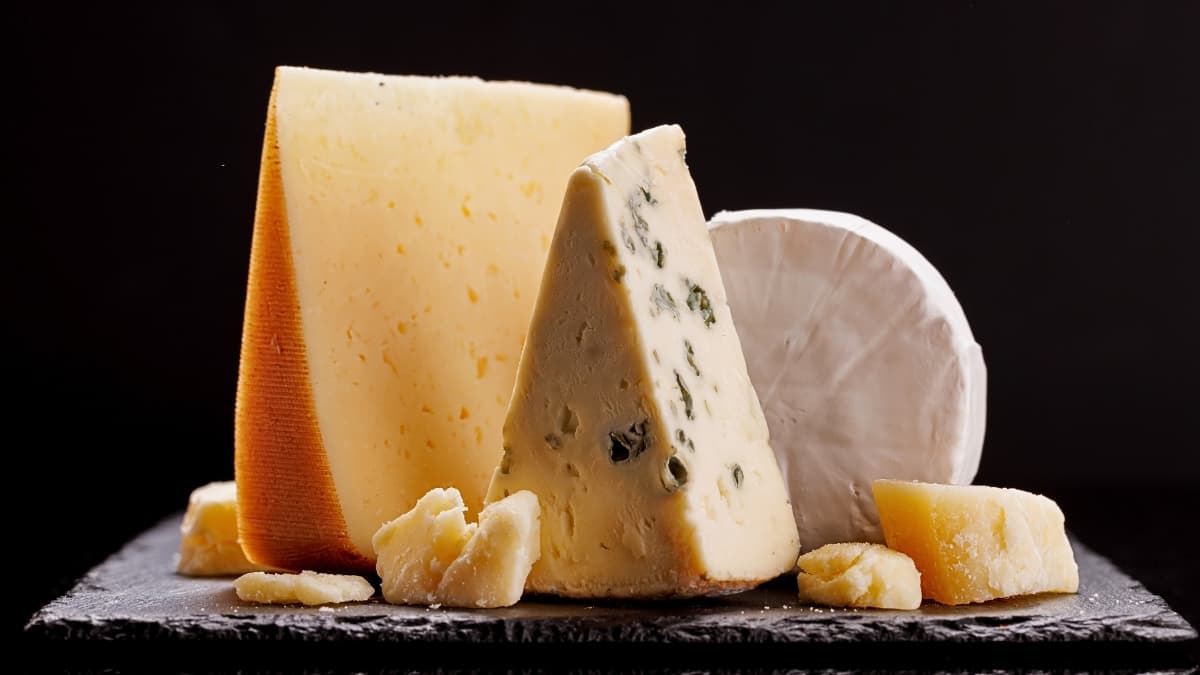 Cheese Linked to Lower Dementia Risk in 25-Year Study - ScienceAlert